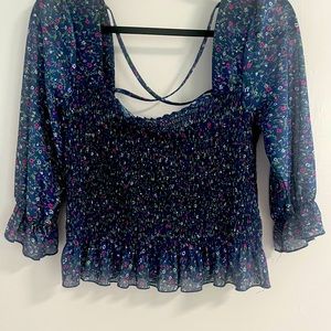 Adorable summer blouse from Topshop size 10. Smoked floral with puff sleeves